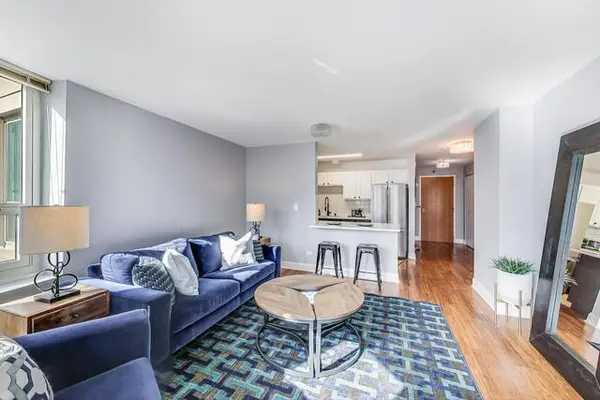 345 N La Salle DR #2207, Chicago, IL 60654