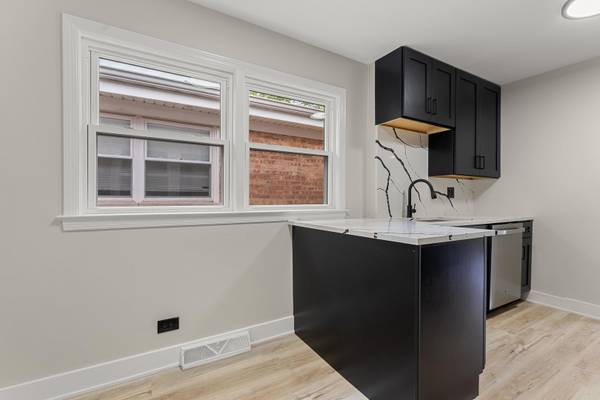9625 S Lowe AVE, Chicago, IL 60628