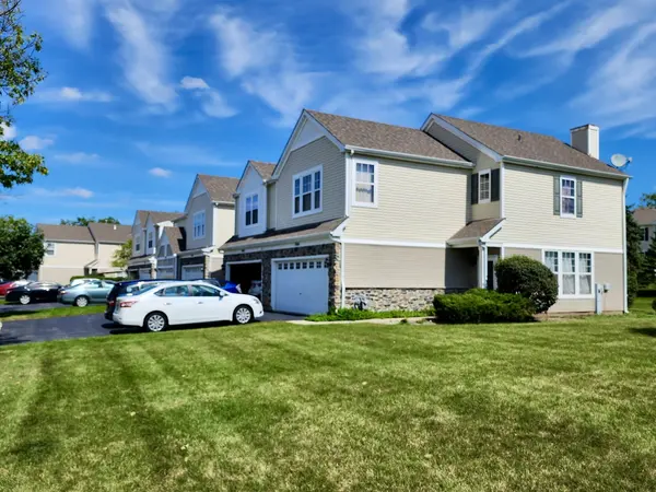 1904 Cobblestone DR #1904, Carpentersville, IL 60110
