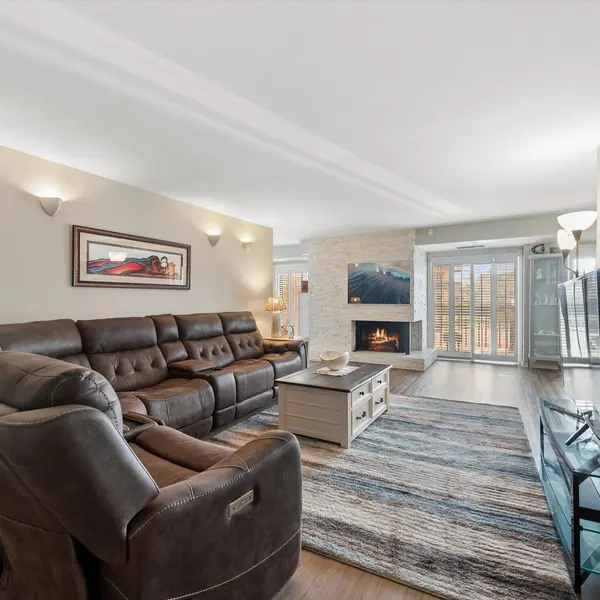 3851 Mission Hills RD #303, Northbrook, IL 60062