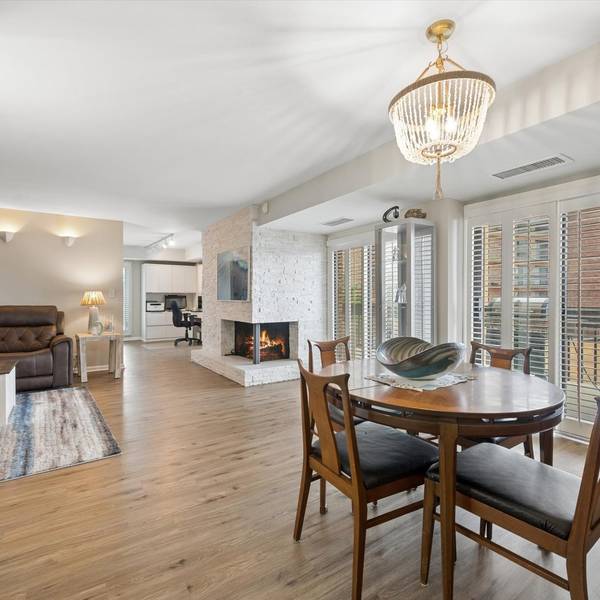3851 Mission Hills RD #303, Northbrook, IL 60062