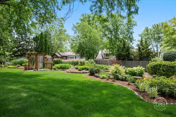 808 Lyndhurst CT, Naperville, IL 60563