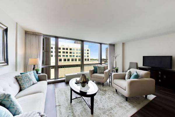 330 W Diversey Pkwy #902-04, Chicago, IL 60657
