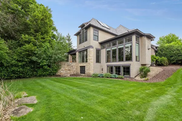 2224 Portico GN, Wayzata, MN 55391