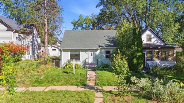 1356 Searle ST, Saint Paul, MN 55130