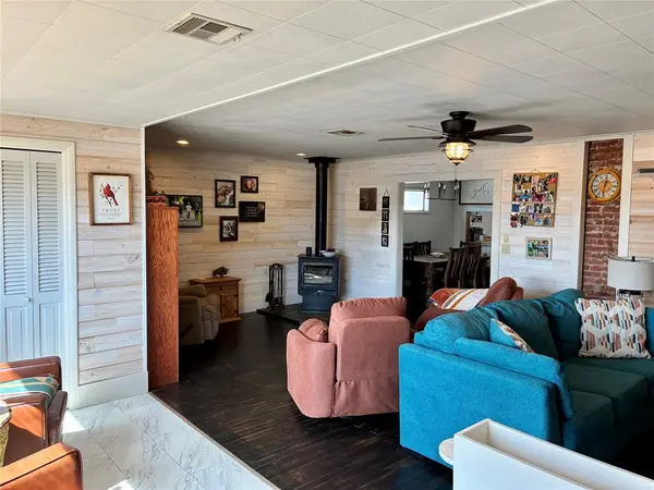 305 E Main ST, Hydro, OK 73048
