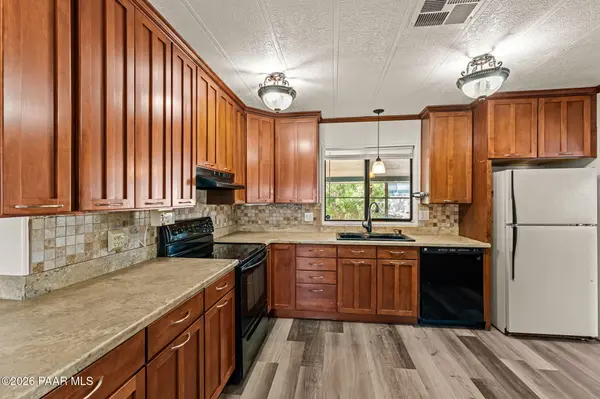 2069 W Smoketree DR, Wickenburg, AZ 85390