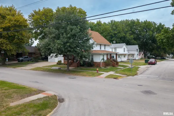 230 E PIERCE ST, Macomb, IL 61455