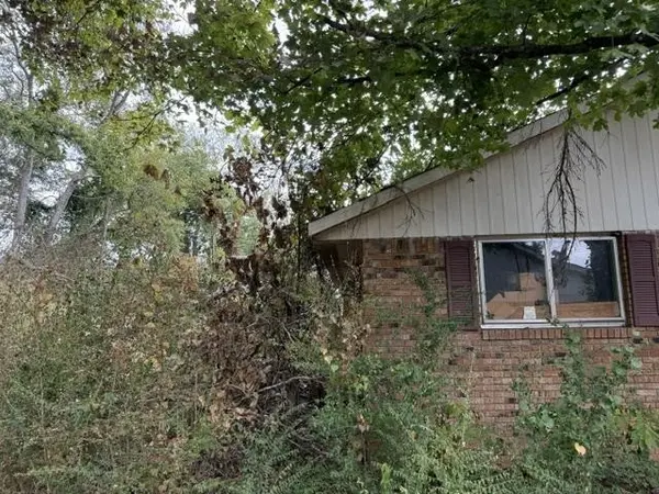 305 WALNUT ST, Savannah, TN 38372