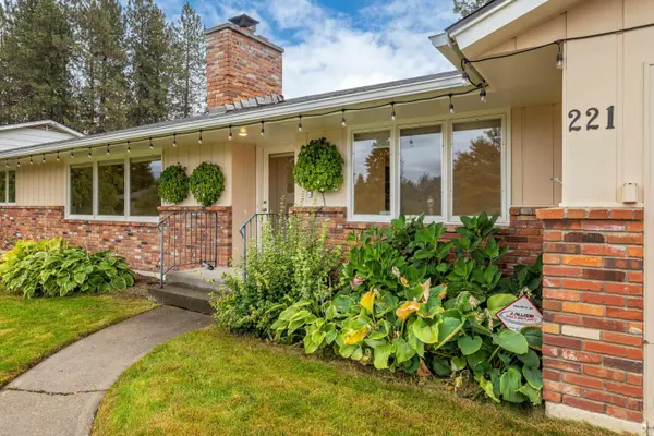 221 W Rainier WAY, Spokane, WA 99208