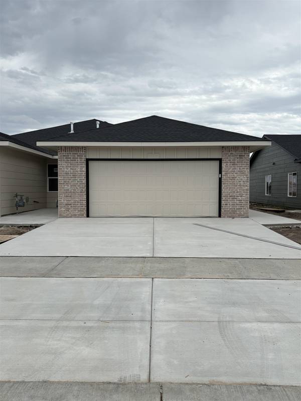 2916 S Denene St, Wichita, KS 67215