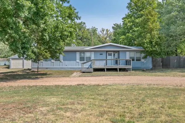 300 Williamson Dr,  Hutchinson,  KS 67502