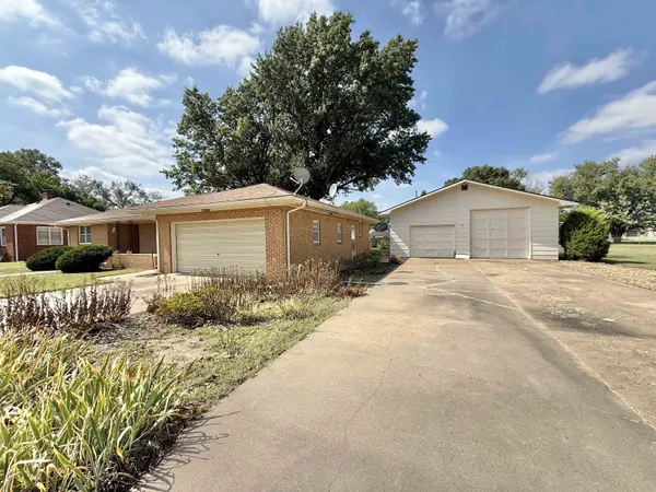 207 S Park Ave, Pretty Prairie, KS 67570