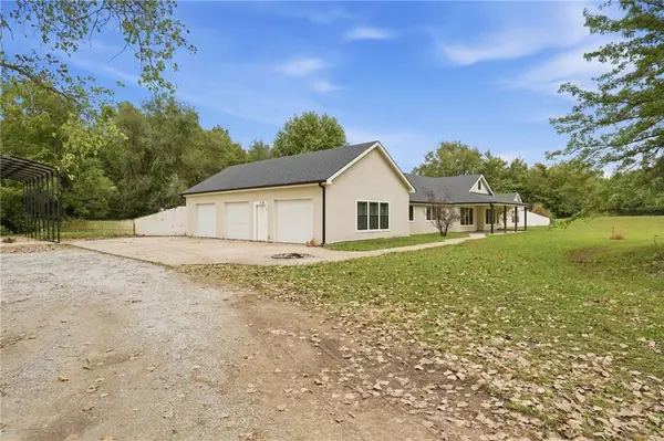 3 Kendi LN, Belton, MO 64012