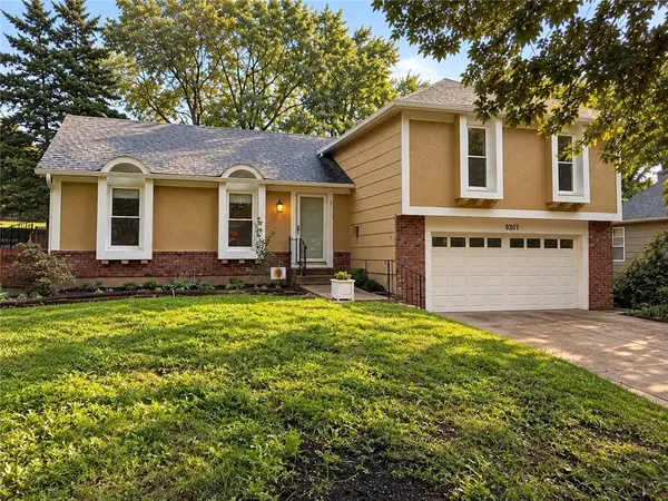 9301 LAMAR AVE, Overland Park, KS 66207