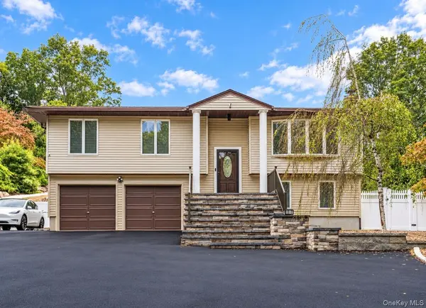 47 McArthur LN, Smithtown, NY 11787