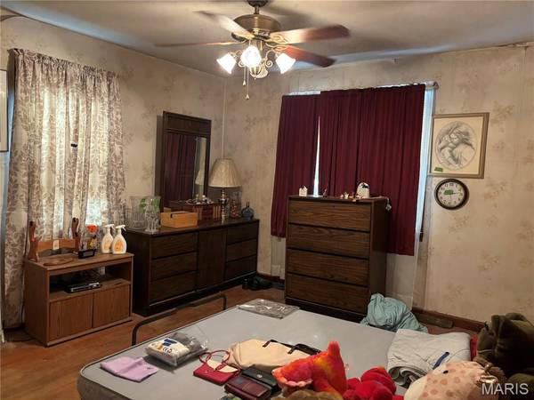 9439 Ridge AVE, St Louis, MO 63114