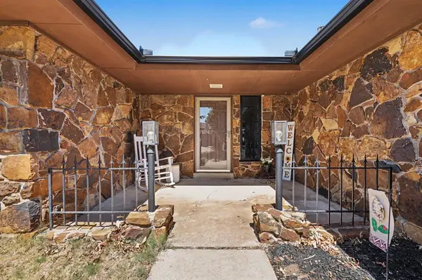 8305 NW 115th ST, Oklahoma City, OK 73162