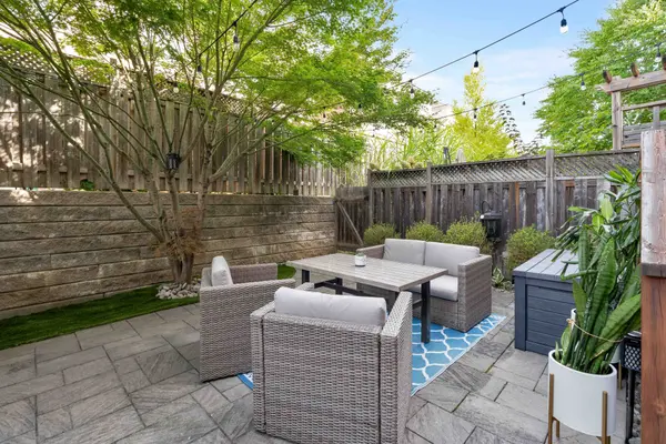 24 Gala LN, Toronto W07, ON M8Y 0A9
