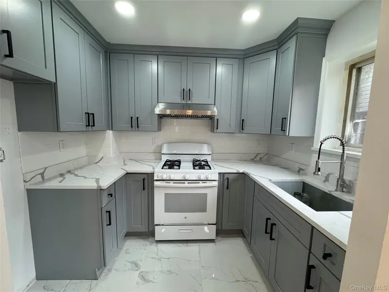 116-09 91st AVE #2nd fl, Richmond Hill, NY 11418