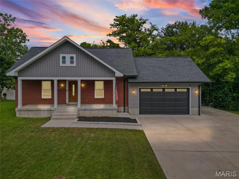 4593 Old Baumgartner RD, Oakville, MO 63129