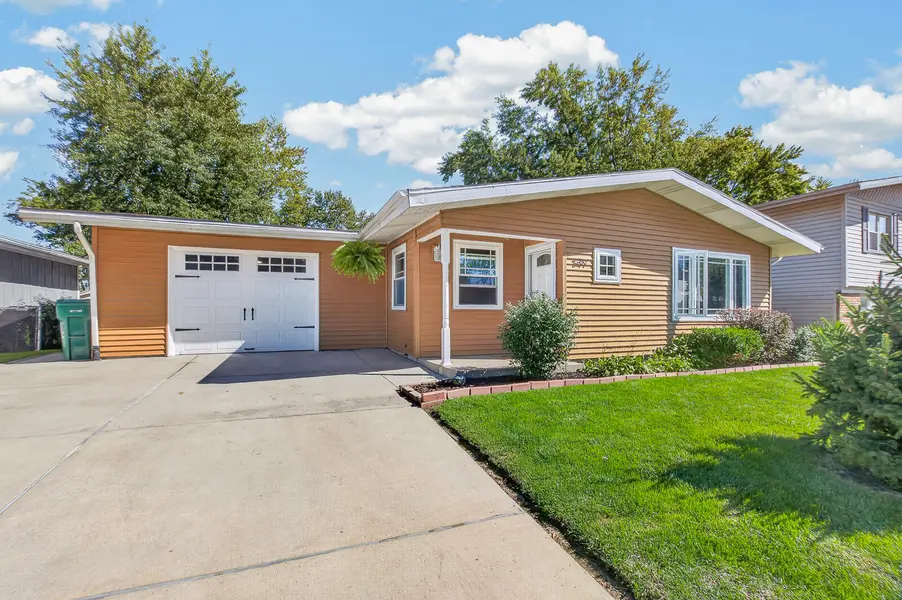 541 Raven RD, Valparaiso, IN 46385