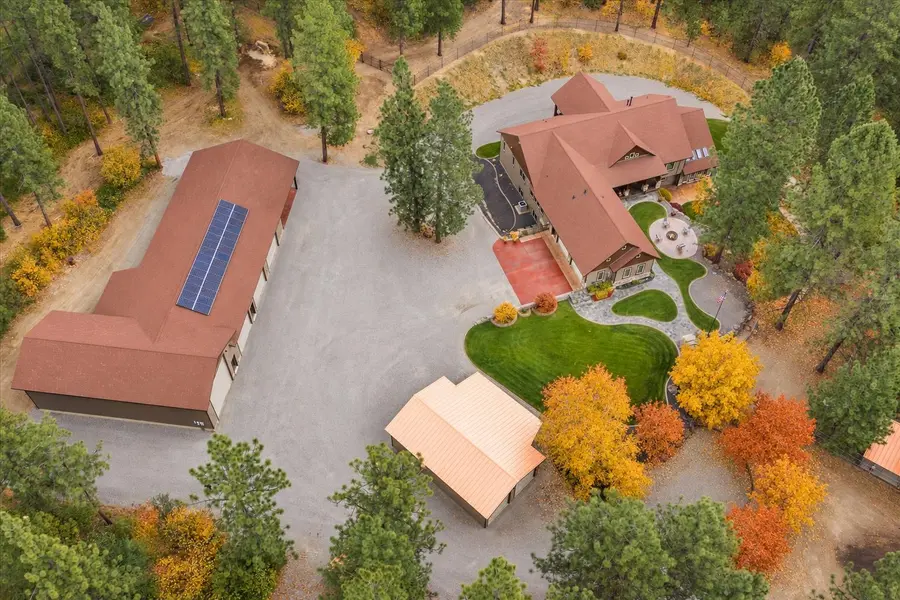 27013 E Strong Ln, Newman Lake, WA 99025