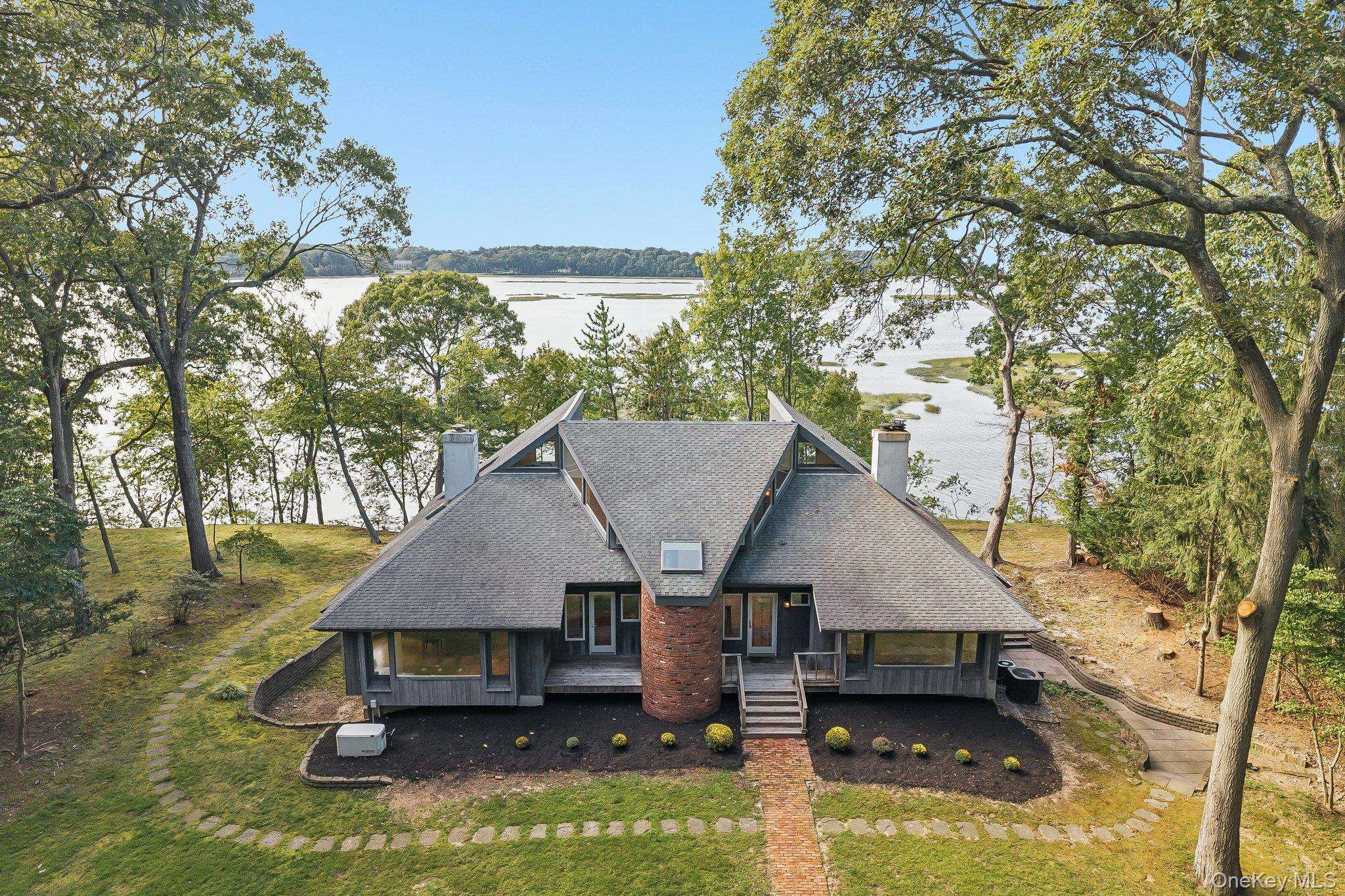 89 Harbor RD, Head Of The Harbor, NY 11780