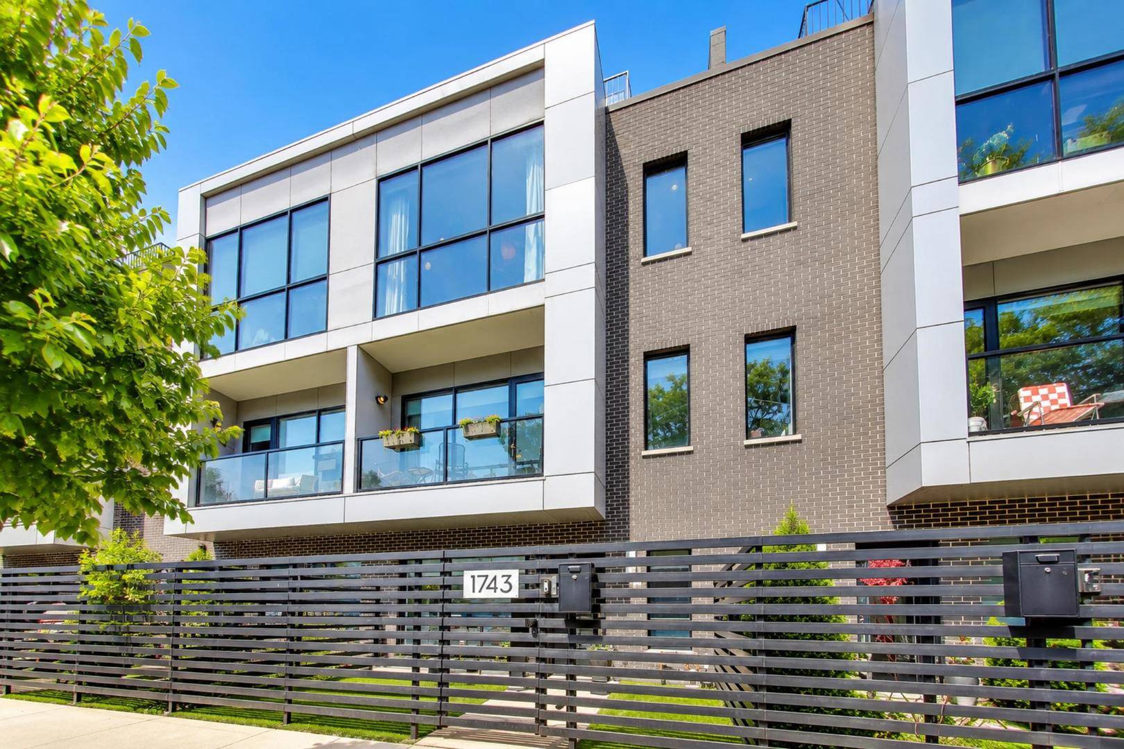 1743 N Winnebago AVE, Chicago, IL 60647