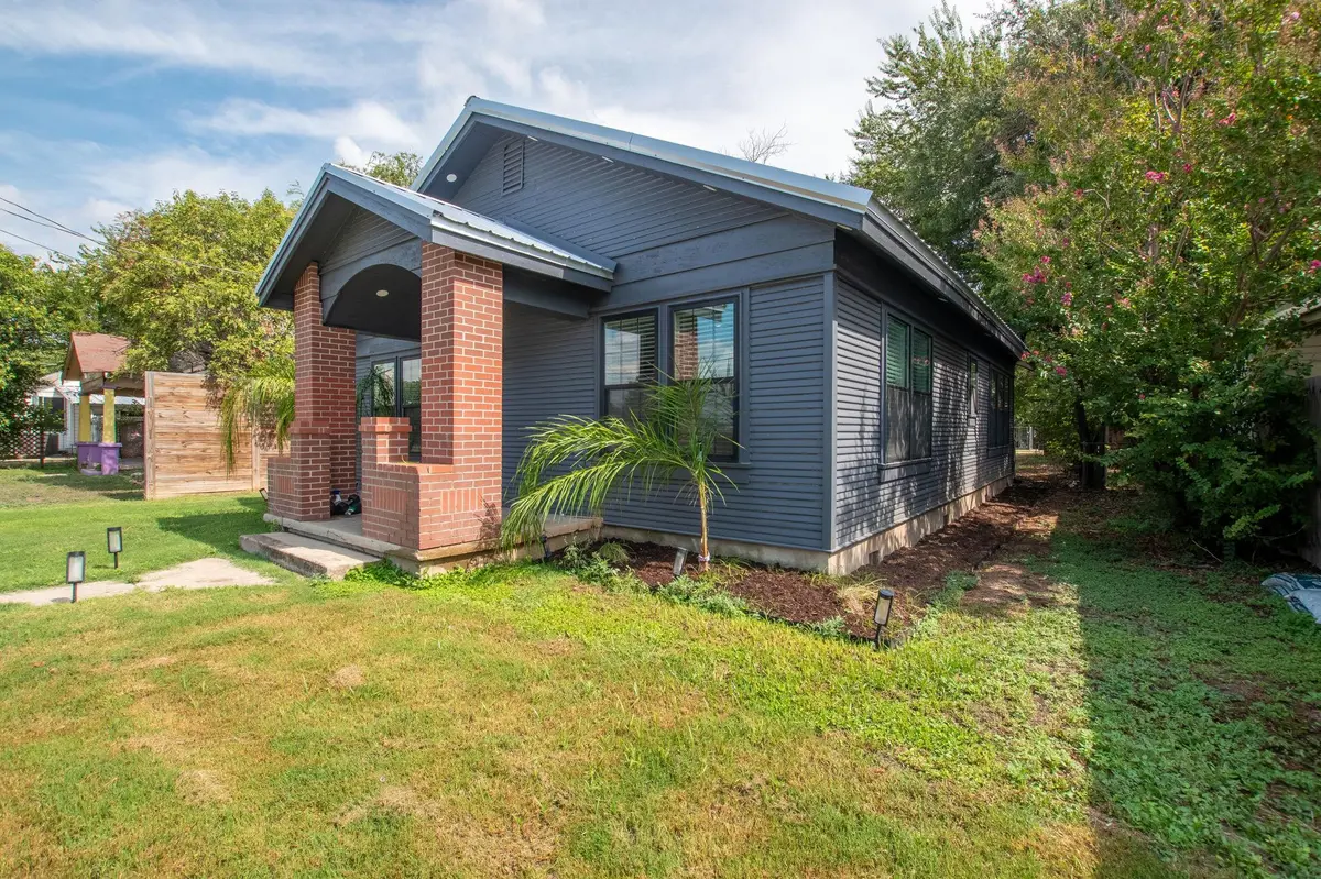 207 S Chestnut ST, Lampasas, TX 76550