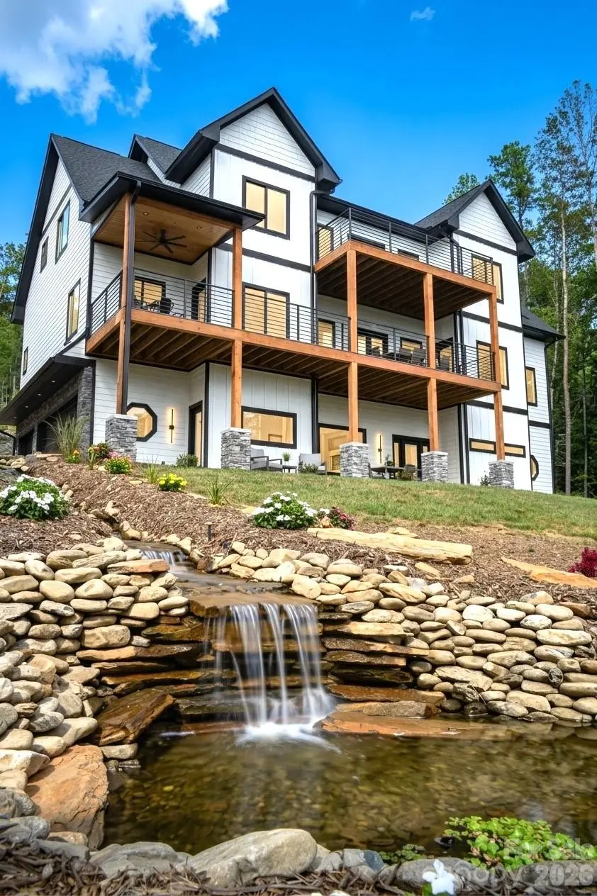 74 Jeranna RD, Mills River, NC 28759