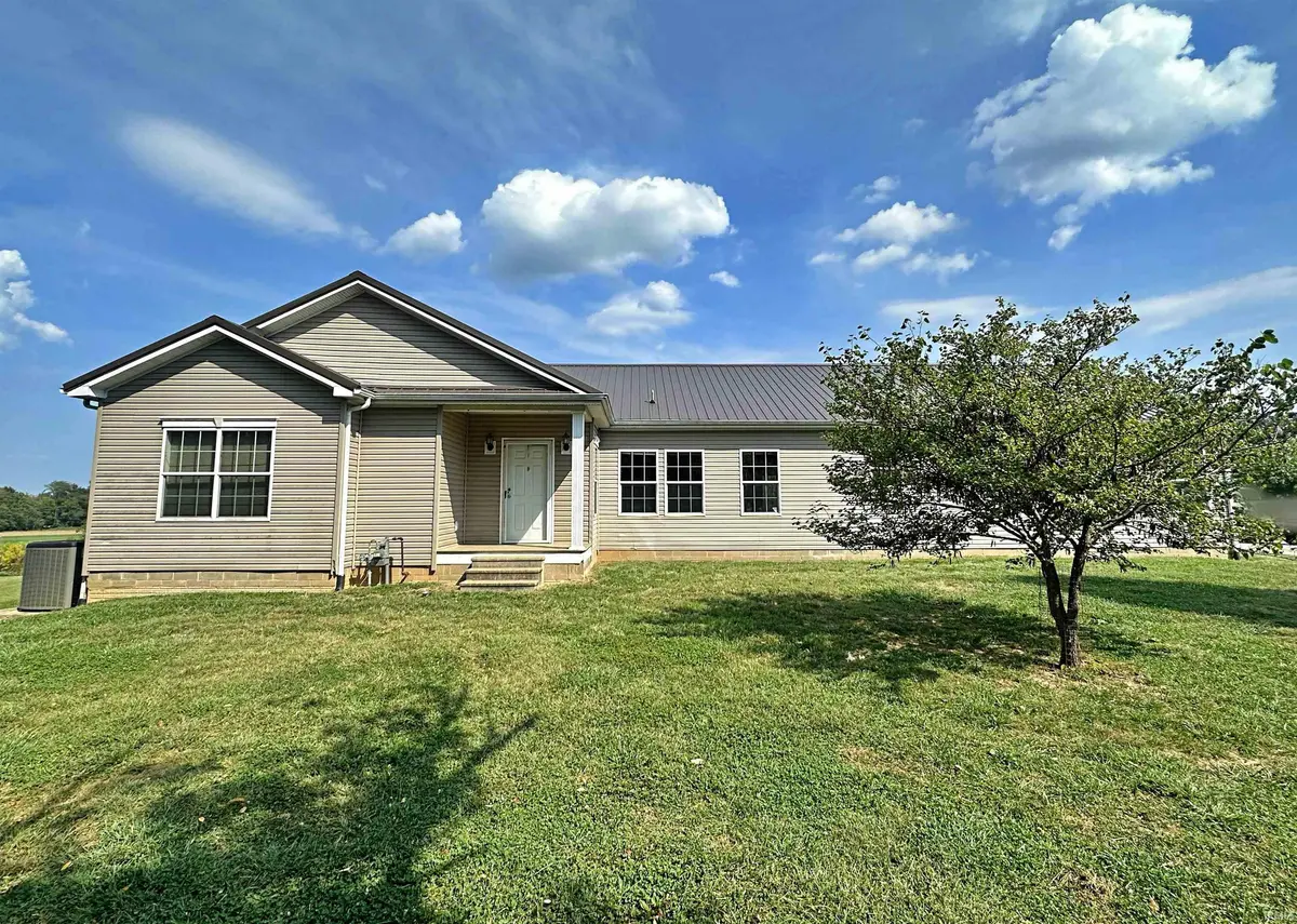 3862 N 1200 E ***, Loogootee, IN 47553