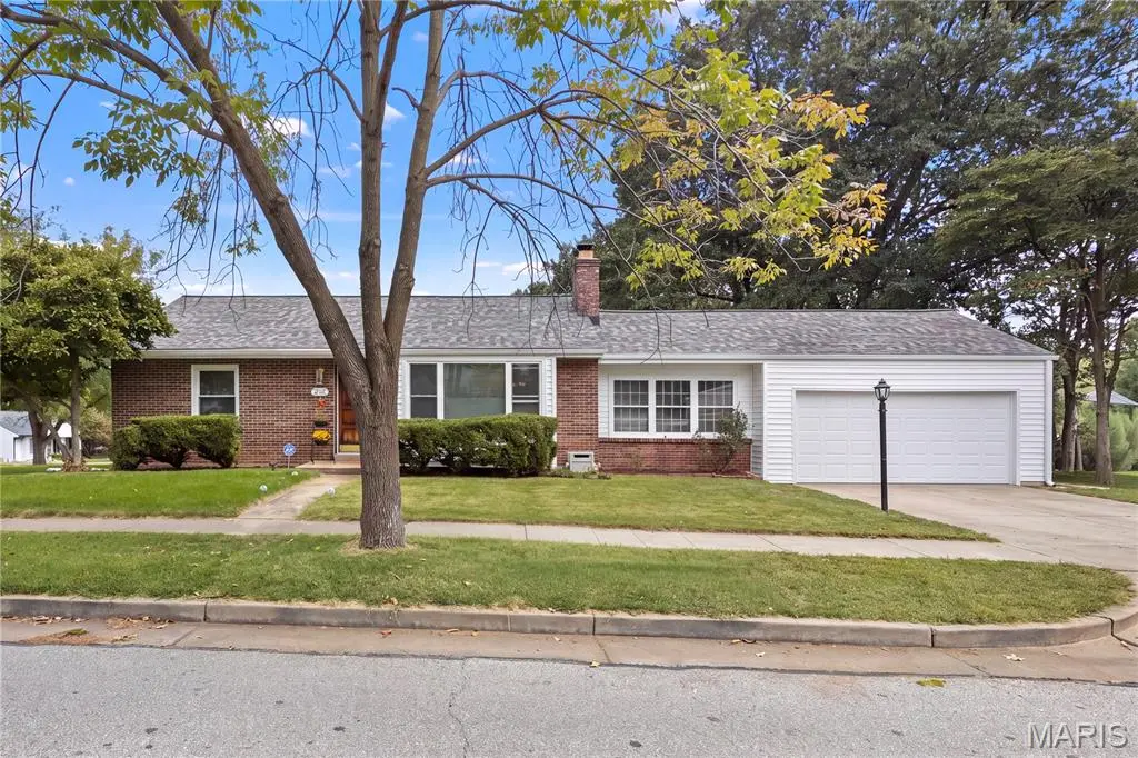 1252 Liggett AVE, Crestwood, MO 63126