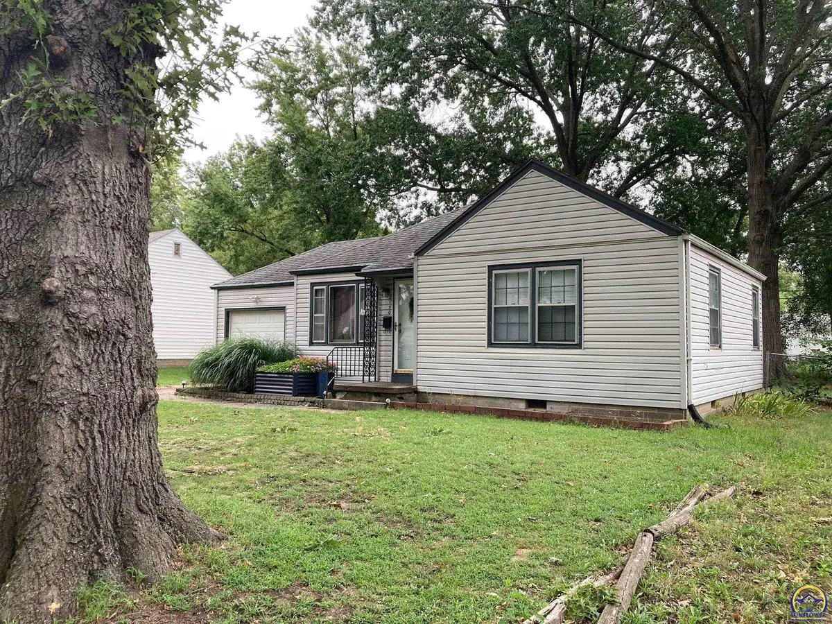 2150 SW Plass AVE, Topeka, KS 66611