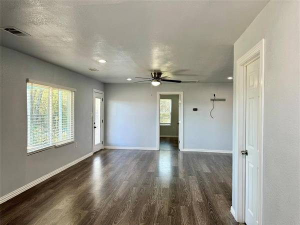 2618 Creekview Drive, Granbury, TX 76048