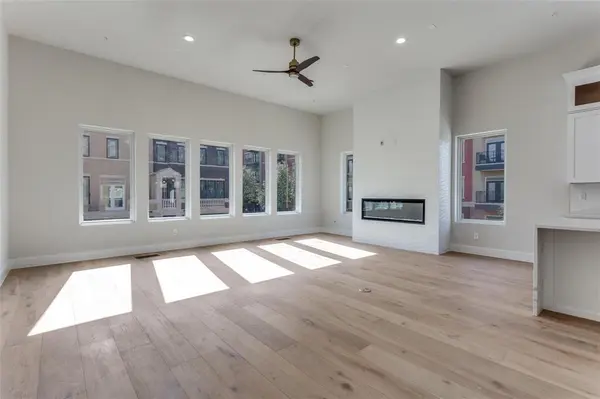 250 E Dallas Street #114, Grapevine, TX 76051