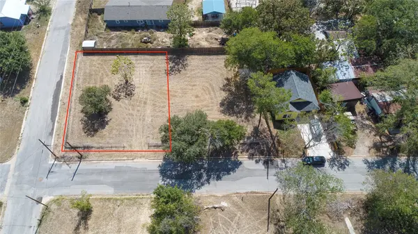 1602 Cummings ST, Luling, TX 78648
