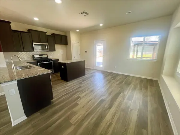 302 Mossycup DR, San Marcos, TX 78666