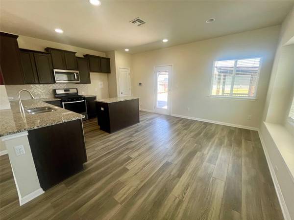 302 Mossycup DR, San Marcos, TX 78666