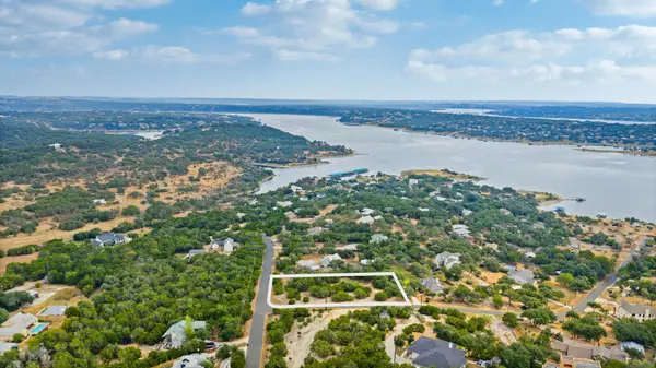 927 Debco LN, Spicewood, TX 78669