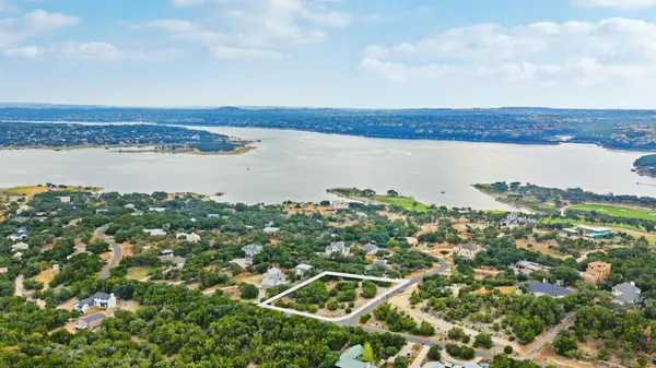 927 Debco LN, Spicewood, TX 78669