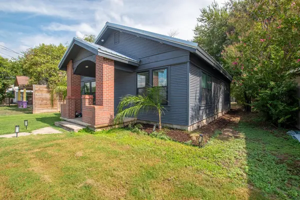 207 S Chestnut ST, Lampasas, TX 76550