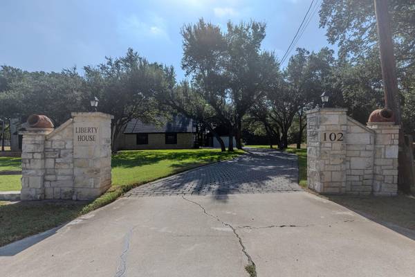 102 Independence DR, Liberty Hill, TX 78642