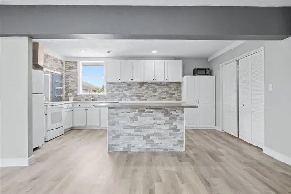 128 Skyview TER #B, Leander, TX 78641