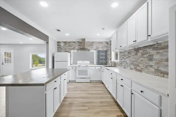 128 Skyview TER #B, Leander, TX 78641