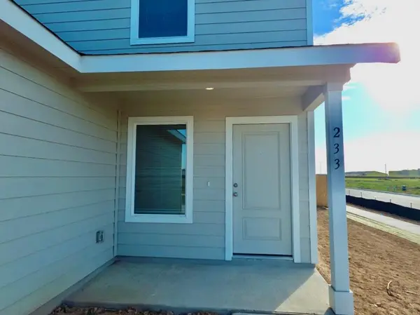 233 Streaking Star DR, Hutto, TX 78634