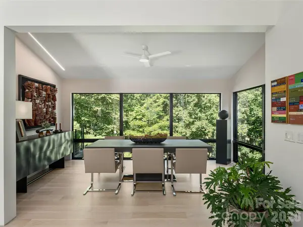 6 Waterside DR, Asheville, NC 28804