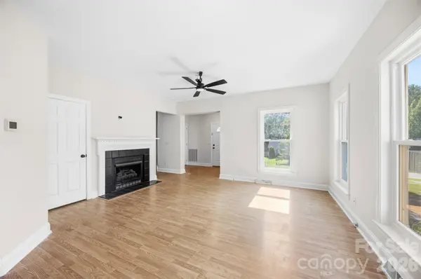 3787 Rolling View LN, Maiden, NC 28650
