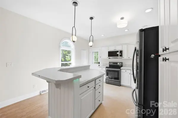 3787 Rolling View LN, Maiden, NC 28650
