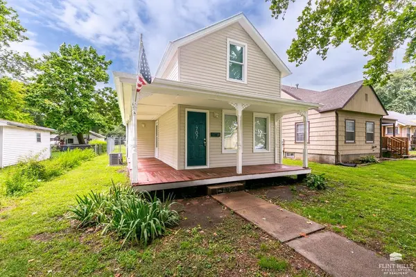707 Pine ST, Wamego, KS 66547